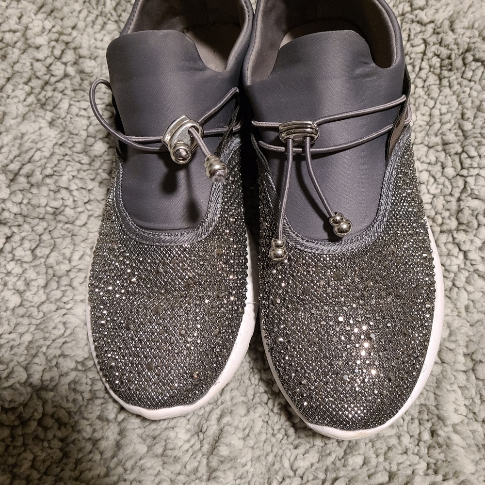 Qupid silver bling pull on shoe, size 9, Gently used